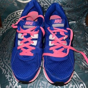 Women’s Nike Tennis Shoes!